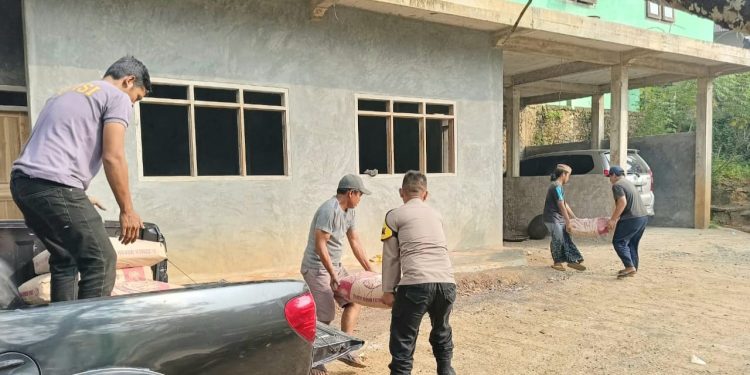 Kapolres Lebak Polda Banten, AKBP Suyono, S.I.K. Berikan Bantuan Material Untuk Pembangunan Ponpes Hidayatul Insan Amanah