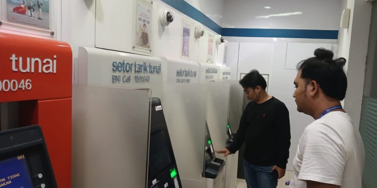 Antisipasi Kejahatan, Personil Satreskrim Patroli Pengawasan Mesin ATM dan Miras