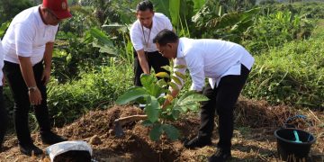 Berpartisipasi Menanam Pohon, Kakanwil BPN Banten: Dunia Punya Musuh Bersama yaitu Perubahan Iklim