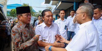 Al Muktabar Dampingi Mendag Zulkifli Hasan Kunjungi Pasar Kelapa dan PT Krakatau Steel