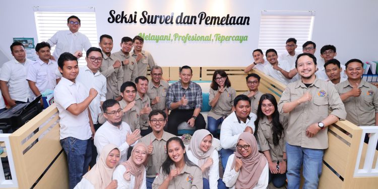 Diterapkan di Kalbar, Sertipikat Tanah Elektronik Diserahkan Menteri AHY di Kubu Raya