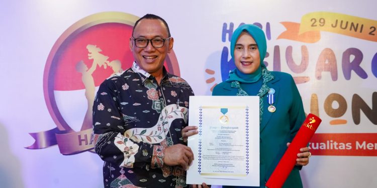 Ketua TP PKK Kota Cilegon Hany Seviatry Raih Penghargaan Tertinggi dari BKKBN