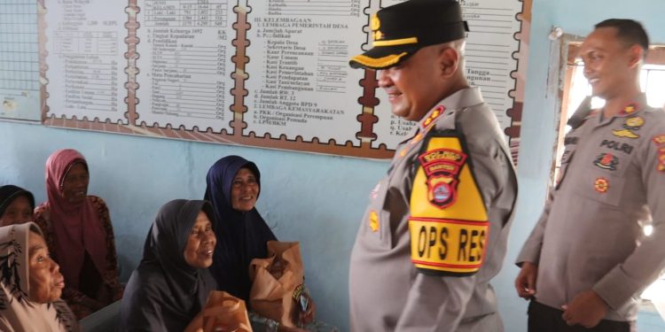 Puluhan Emak-emak Sukamaju Sumringah Bertemu Kapolres Serang