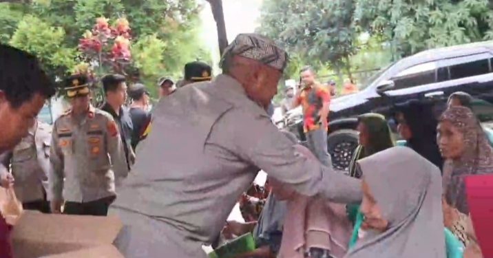 Bertemu Dengan Kapolres Serang, Emak-emak Warga Desa Dukuh Sumringah