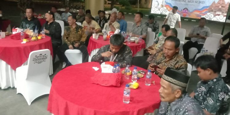 Danramil, Camat dan Tokoh Masyarakat Ramaikan Nobar Pagelaran Wayang Kulit di Mapolres Serang