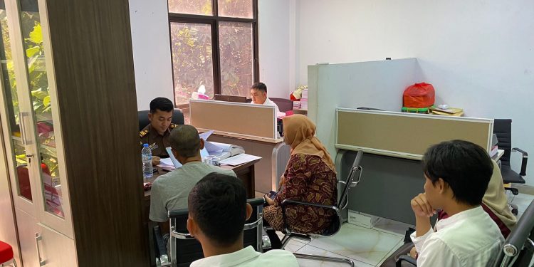Penyidik Tipikor Limpahkan Tersangka dan Barang Bukti ke Kejari Serang