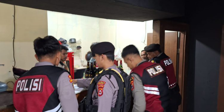 Berantas Miras, Personil Gabungan Operasi Pekat Sasar THM