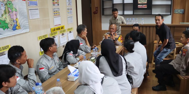 Program Ngariung Iman Ngariung Aman, Kapolres Serang Terima Penghargaan Wartawan FW-KP3B