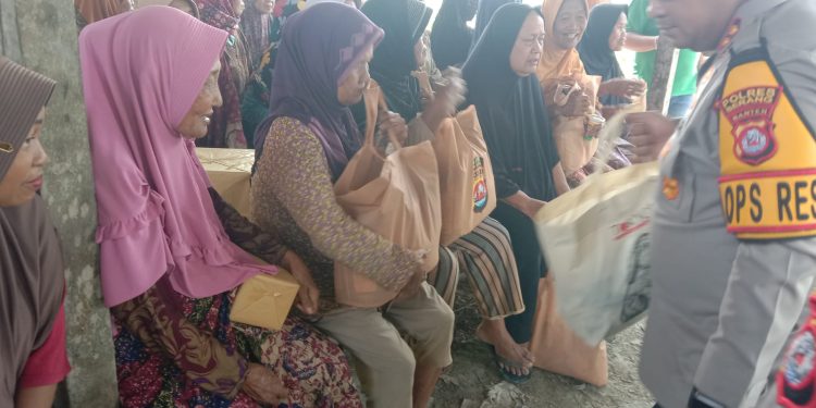 Ngariung Iman Ngariung Aman di Kampung Pandangan, Emak-emak Dibuat Ketawa Kapolres Serang