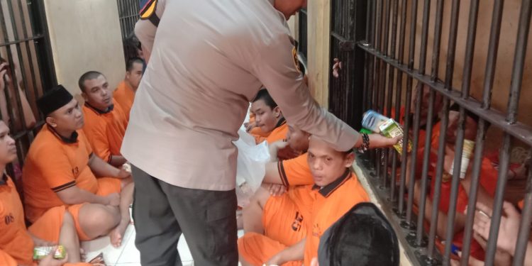 Ngobrol Santai Dengan Tahanan, Kapolres Dibuat Ketawa