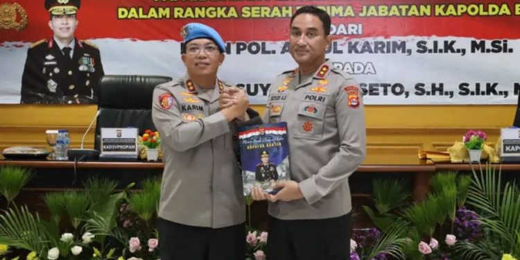 Penyerahan Pataka Polda Banten Warnai Upacara Welcome dan Farewell Parade Kapolda Banten