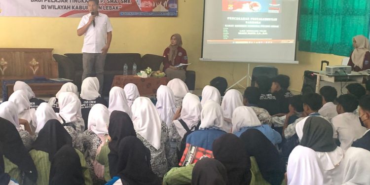 Cegah Peredaran dan Penyalahgunaan Narkotika, Sat Resnarkoba Polres Lebak Sosialisasikan P4GN di SMKN I Cikulur