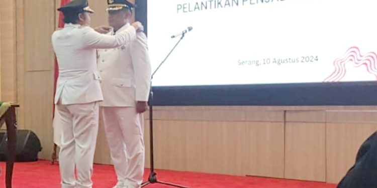 Penjabat Gubernur Banten Al Muktabar Resmi Melantik Gunawan Rusminto Sebagai Pj Bupati Lebak.