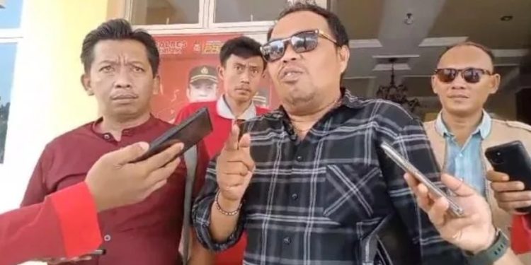 Mulut Mu Harimau Mu FWS Kawal Wartawan Mitrapol Laporkan Kades Karangnunggal ke Polres Lebak