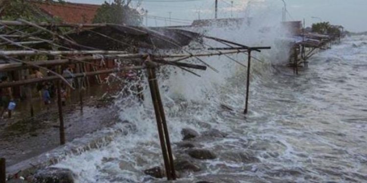 BPBD: Potensi Tsunami, Warga Pesisir Selatan Banten Diingatkan Selalu Waspada