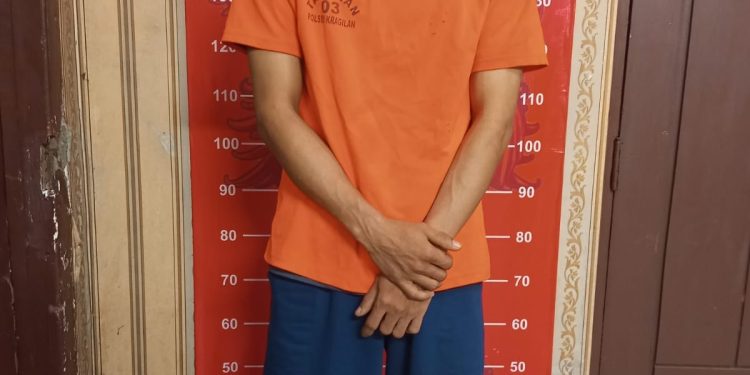 Personil Polsek Kragilan Gerebek Toko Kosmetik di Muara Angke