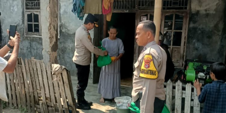 Polres Serang dan Jajaran Serentak Bagikan 1.000 Paket Sembako Door to Door