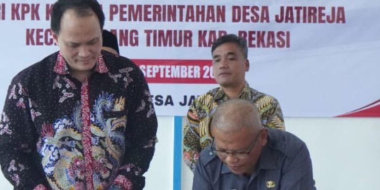 KPK Hibahkan Aset Rampasan Senilai Rp9,67 Miliar kepada Pemerintah Desa Jatireja