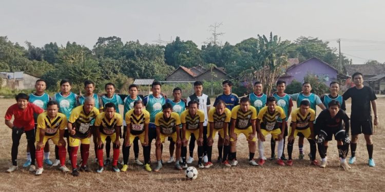 PERTANDINGAN PERSAHABATAN: Aguna Fc Gelar Sparing BOLA Dengan Pejabat Sakti Fc Dengan Skor 4-3