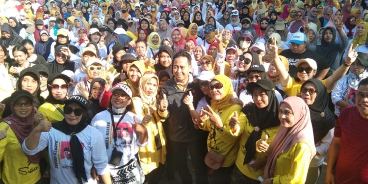 Ribuan Warga Cikande Ikuti Senam Massal Bersama Paslon Bupati dan Wakil Bupati Serang Andika – Nanang