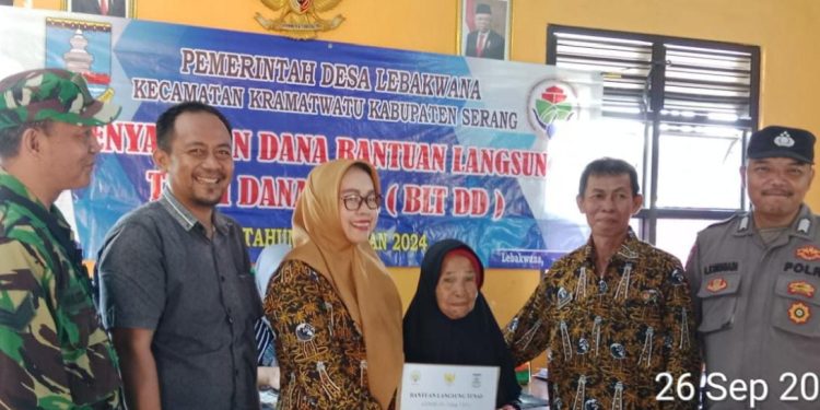 Babinsa Koramil 0602-06/Kramatwatu Dampingi Penyaluran BLT Dana Desa Lebakwana