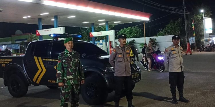 Sinergi TNI-Polri :  Babinsa Koramil 0602-09/Cikeusal Laksanakan Patroli Gabungan Bersama Polsek Cikeusal