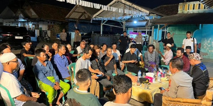 Sambil Makan Bareng Warga di Ronda Malam, Kapolres Serang Sampaikan Pesan Kamtibmas