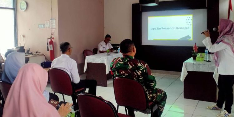 Babinsa Koramil 0602-18/Baros Hadiri Sosialisasi Pembentukan Posyandu Remaja Mendukung Program Kesehatan
