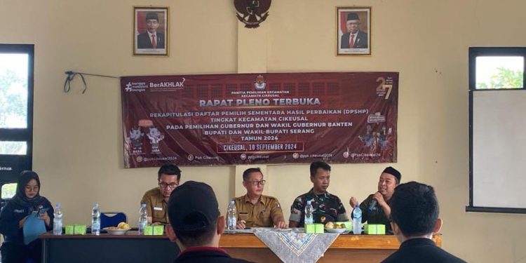 Danramil 0602-09/Cikeusal Bersama Babinsa Amankan Rapat Pleno Terbuka Rekapitulasi DPSHP Di Wilayah Kecamatan Cikeusal