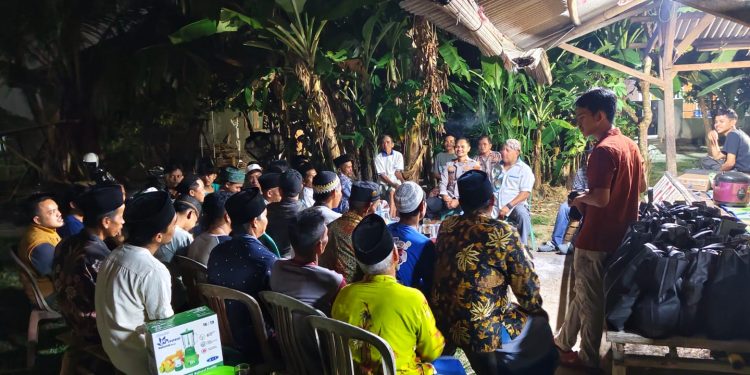 Sampaikan Pesan Kamtibmas, Kapolres Serang Ngobrol Bareng Warga di Pos Ronda