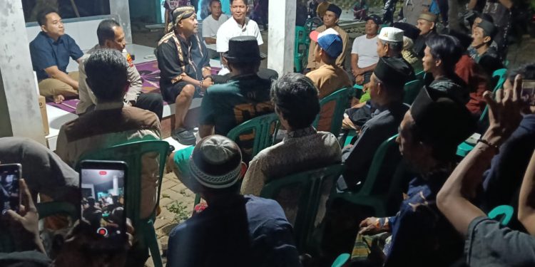 Mitigasi Kenakalan Remaja, Kapolres Serang Ngobrol Bareng Masyarakat di Pos Ronda