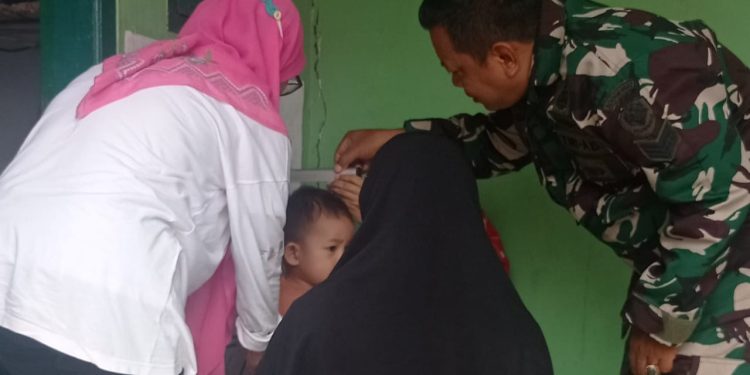Babinsa Koramil 0602-16/Ciruas Dampingi Kegiatan Posyandu Untuk Meningkatkan Kesejahteraan Kesehatan