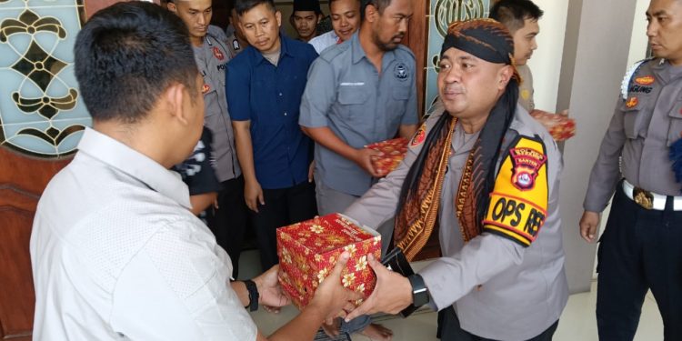 Gelar Jumat Berkah, Kapolres Berbagi Dengan Jemaah Masjid As Salam