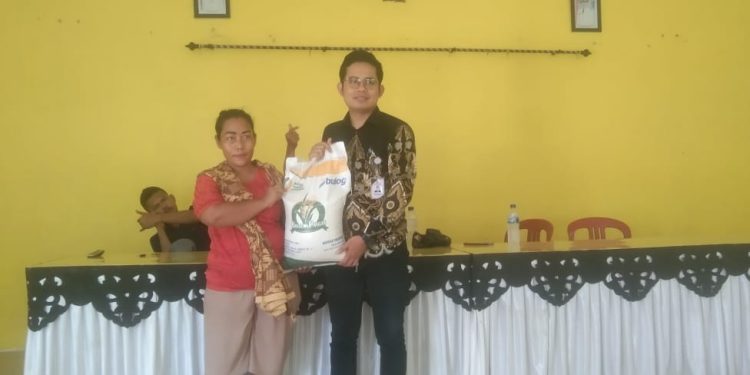 303 Warga Teluk Berbarcode, di Beri Beras Lagi