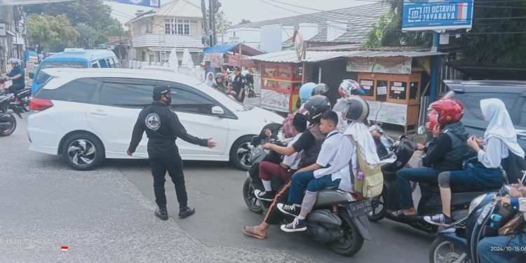 Satgas PSKBI Bantu Atur Lalu Lintas di Titik Rawan Macet Kota Serang