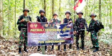 Jaga Kedaulatan NKRI, Satgas Pamtas Yon. Armed 11 Kostrad Laksanakan Patroli Patok
