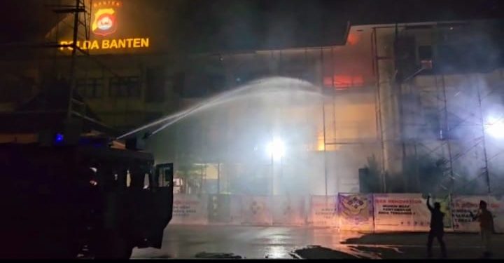 Ruangan Lantai Tiga Di Gedung Polda Banten Kebakaran.