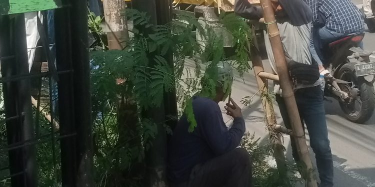 Carut Marut nya Kabel Wifi Di Kota Serang Terlihat Di Sepanjang Jalan TB Suwandi Ciracas-