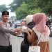 Indahnya Berbagi, Kapolres Lebak Bagikan Takjil ke Warga di Alun-alun Rangkasbitung*