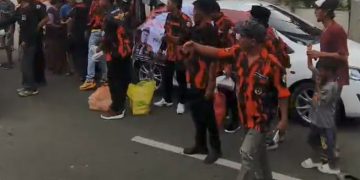 Pemuda Pancasila PAC Serang, Bagikan Ratusan Takjil Di Jl. Raya Serang- Cilegon : Kepandean Kota Serang Banten*