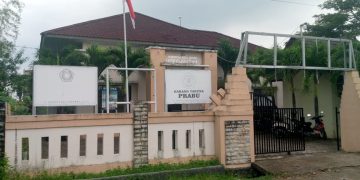 Pelayanan Oknum Staff Kantor Kelurahan Terumbu dikecam Buruk, oleh Masyarakat