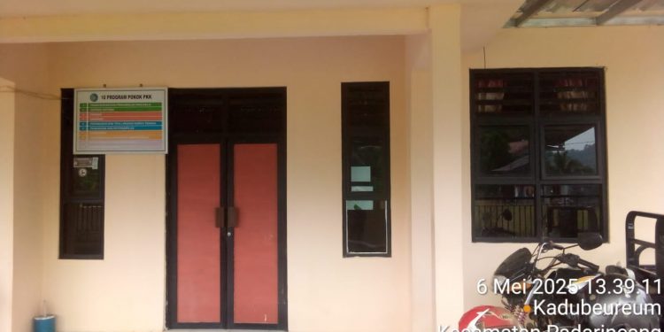 Jam Kerja Kantor Desa kadubereum Kecamatan Padarincang Tertutup Rapat Tanpa Adanya Pelayanan