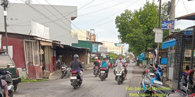 Ketua LPKP Sumut Minta Perhatian Serius Pemkab Deli Serdang untuk Perbaikan Jalan Sei Mencirim