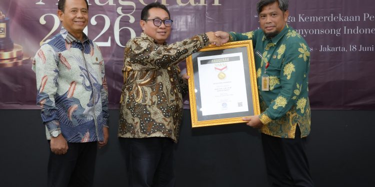 Gubernur Andra Soni Raih Anugerah SMSI 2026 Kategori Spirit Pers Indonesia